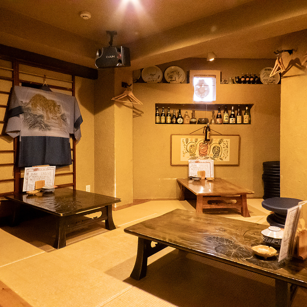 昔懐かしいちゃぶ台席や、20名様まで座れるお席をご用意しており、少人数から大人数までご利用可能！