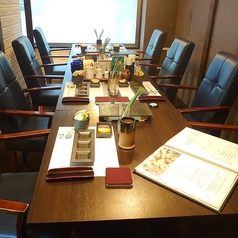 半個室7名席。扉付きでほとんど個室状態。会食、宴会にオススメ。