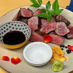 特選和牛と炭火で贅沢な一品