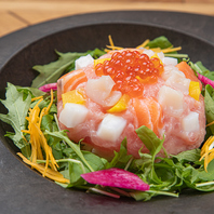 自分好みにアレンジでき、満足感のある丼ものが自慢です