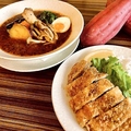 料理メニュー写真&nbsp;【10月限定】ミルフィーユカツと秋野菜のスープカレー