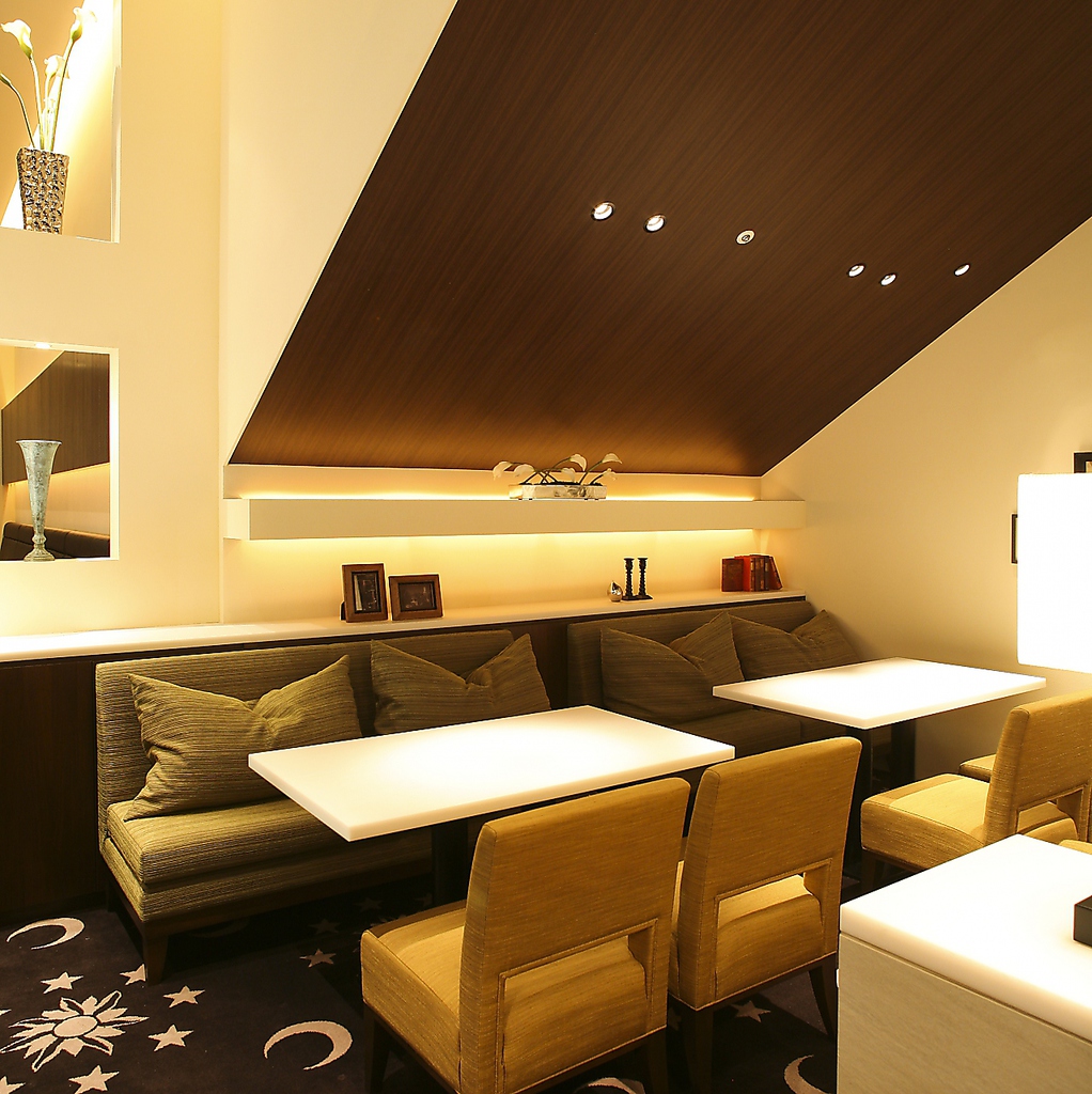 大人気、ふかふかソファの特別席。女子会やママ会、お誕生日や記念日のご利用におすすめ。