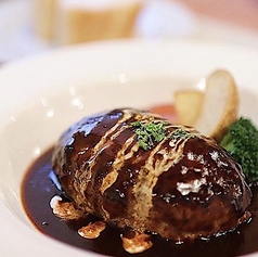 ジューシーなデミグラスハンバーグ