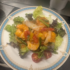 素材にこだわり！エビチリ