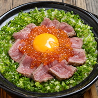 極上肉と弾けるいくらが溢れる贅沢すぎる至高の土鍋ご飯