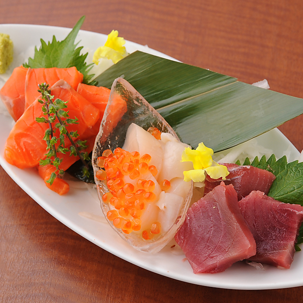旬の鮮魚も自慢の逸品。日本酒・焼酎も多数ご用意しております。旨い酒でじっくりお楽しみ下さい