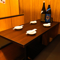関内駅1分、和の趣き溢れる店内は大人の為の落ち着いた雰囲気となっております。2名様~85名様までご利用可能な個室席は関内駅での接待や女子会、合コンなど各種宴会に最適なプライベート個室空間で最高のお時間をお過ごし下さいませ。
