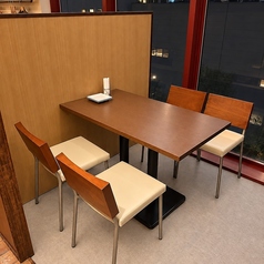 3~5名様用の半個室(1室)も完備。プライベートな空間でゆったりとお過ごしいただけます。