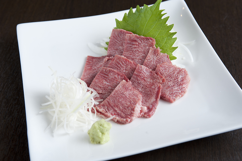 新鮮だからできるタンの刺身。数量限定です★