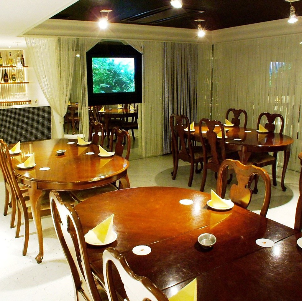 【個室】スクリーン付の完全個室は30名までOK…感動的な演出もバッチリ！