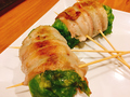 料理メニュー写真 レタス豚巻串（ポン酢・タレ・ごまダレ）