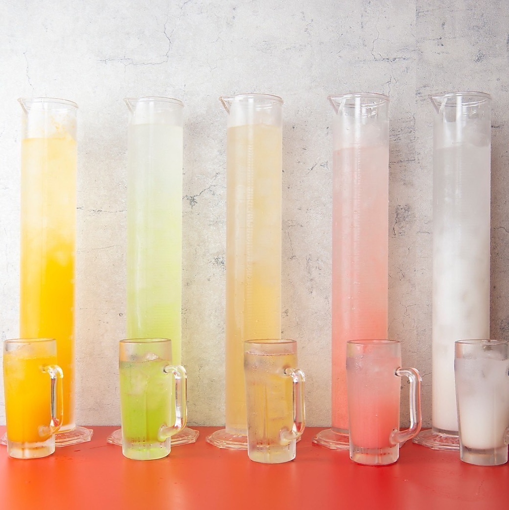 【こだわりドリンク】なんと2Lの大容量！見た目も楽しいシリンダードリンクはグループでのご宴会に◎