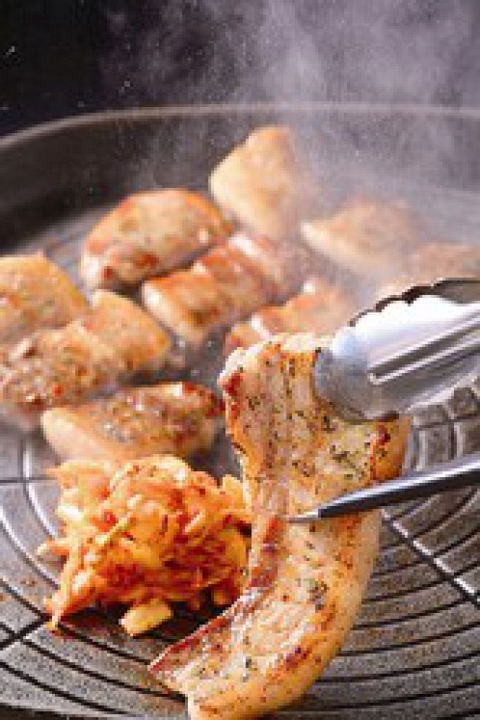 三元豚の厚切りサムギョプサル！　今年の残暑は厳しいなりそう。スタミナ付けないと♪