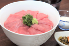 生本まぐろの贅沢丼