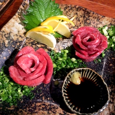 三角バラの薔薇と黒船ロースのローズの盛り合わせ