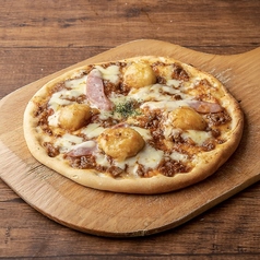 ソーセージとポテトのミートピザ