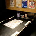 ＜2～4名様向けのテーブル席＞シックで落ち着いた雰囲気のお席です。飲み会や二次会での利用がおすすめです。