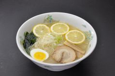 くまちゃんオリジナル♪塩レモンラーメン　680円