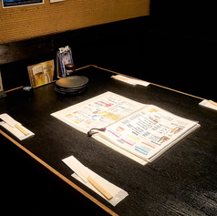 ＜2～4名様向けのテーブル席＞デートに使える少人数用のテーブル席。お仕事帰りのちょい飲みに最適お席です。