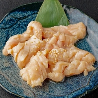 鮮度に妥協なし。旨みあふれる自慢のホルモンと赤身
