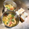 料理メニュー写真&nbsp;えびのアヒージョ ニンニクオイル煮(パン付)