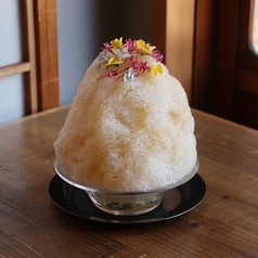 桃とジャスミンのかき氷 ― 華やぐ夏の一杯ー