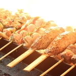 備長炭で丁寧に焼き上げた焼鳥は、朝〆の新鮮な鶏肉を使用！！