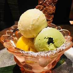 3種のアイスクリームの盛合せ(ココナッツ・ピスタチオ・マンゴー)