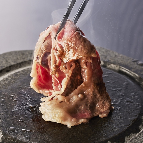 秘伝の自家製タレも自慢◎厳選した淡路牛で作る「焼きすき」や「焼肉」をご堪能あれ！