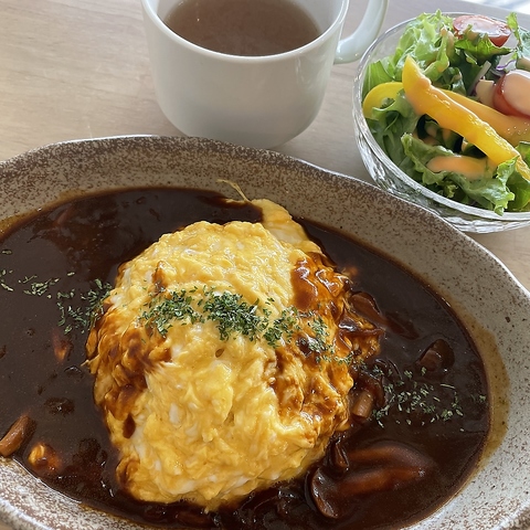 自然豊かな非日常空間で、四季折々を楽しむ贅沢な時間をお過ごしください。