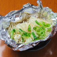香り引き立つ熱々なアテをどうぞ！
