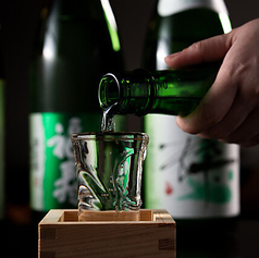 【料理と相性抜群の日本酒も豊富に取り揃えております】