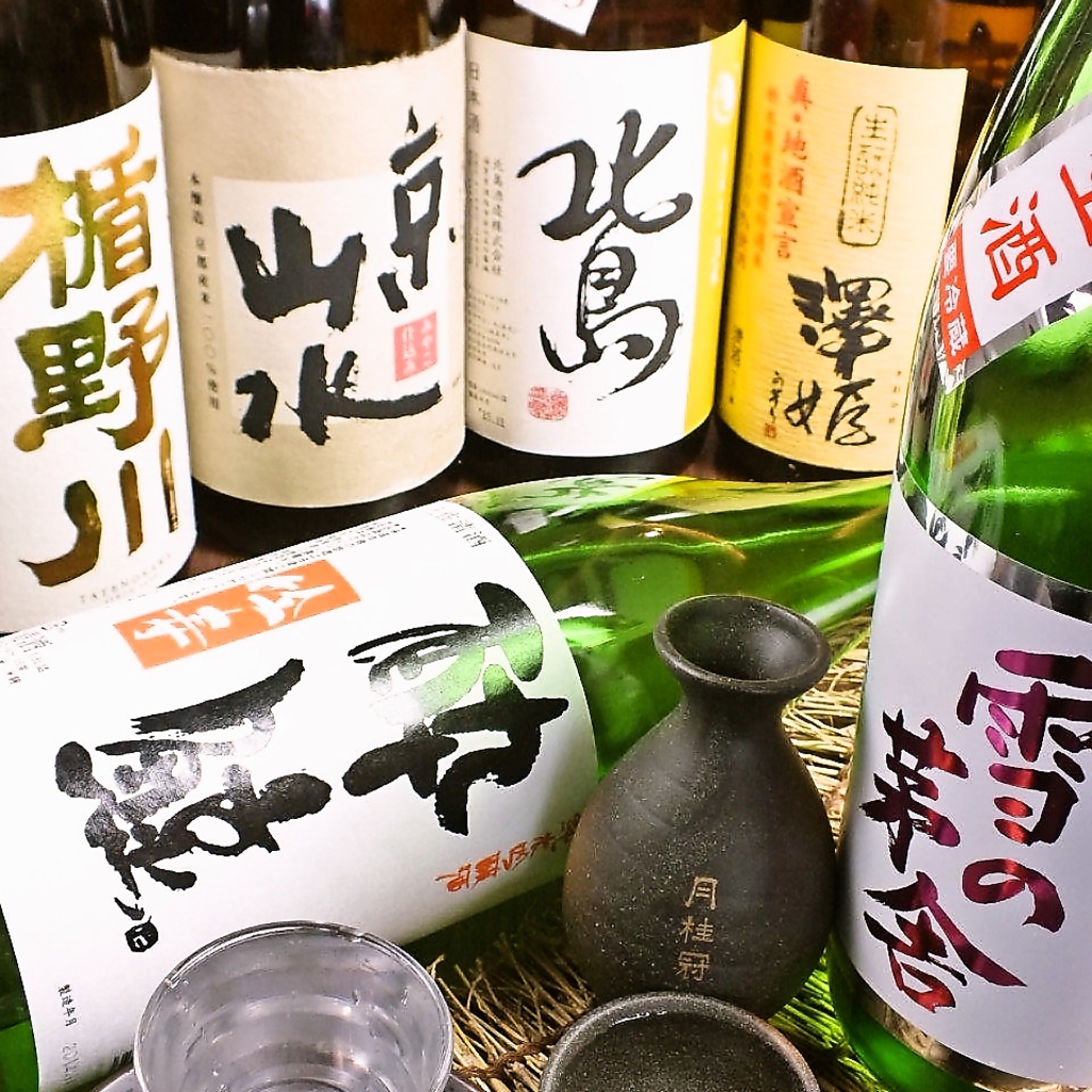 全国より有名な日本酒も多数勢揃い！季節の限定品なども数多く仕入れてます。