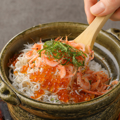 桜海老としらすの土鍋ご飯の写真