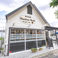 外観・内装ともに白を基調とした明るく爽やかな雰囲気◎