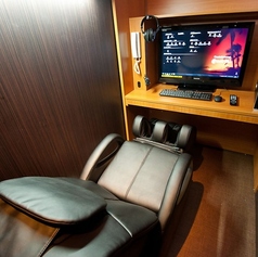 マッサージシート　和シート　リクライニングシートがございます。全席鍵付きなので安心してご利用頂けます。ゲーミングPC・Office対応席もございます。