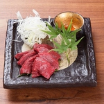 とろけるような極上馬刺しを丁寧にご提供します。