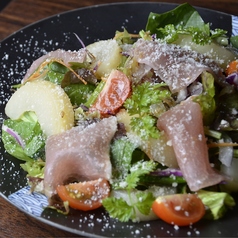 洋ナシと生ハムのサラダ