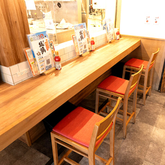 カウンター席は少数でのお食事に◎
