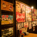 昭和レトロ感じるポスターがお客様を出迎えます！