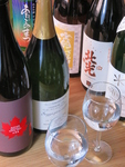 季節の酒が大量入荷！厳選した日本酒をワイングラスでバルスタイル♪600円均一で楽しめます！