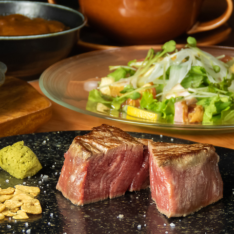 厳選されたお肉を溶岩プレートで★食材にこだわった贅沢ディナーをご堪能下さい！