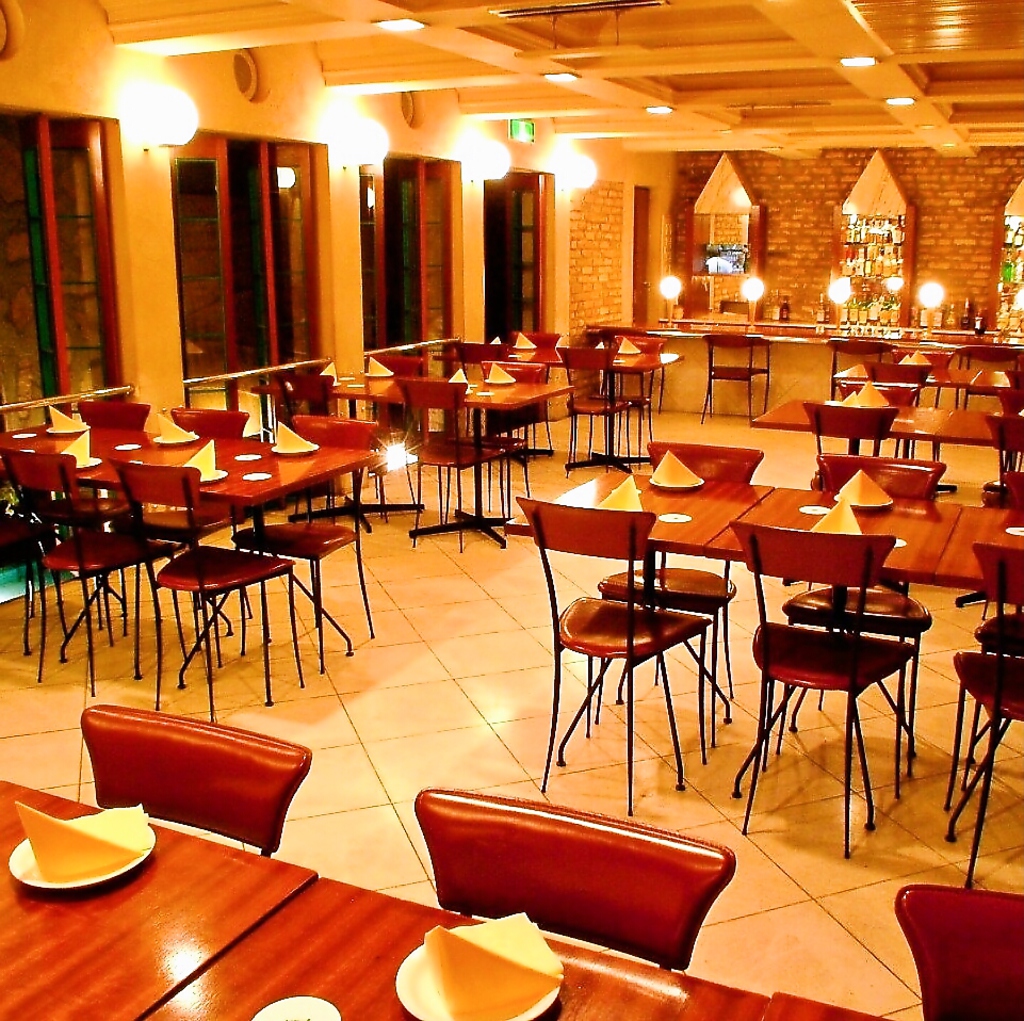 【個室】メインダイニングは、最大50名までOKの個室としても…！