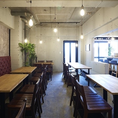 【テーブル席でゆっくりと】グループ様でも窮屈せずお食事いただけます♪