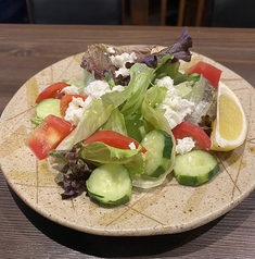 グリーンサラダ　道産野菜とチーズ