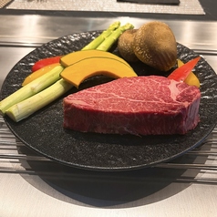 目の前で焼くA5ランク黒毛和牛ステーキ