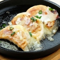 料理メニュー写真 熱々鉄板チーズ焼き餃子