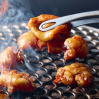 肉屋がつきっきりで焼く、極上の近江牛ホルモン