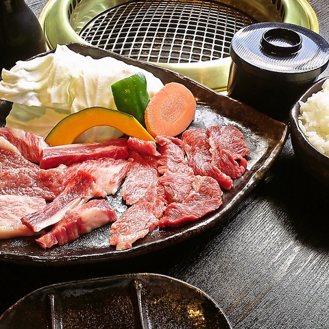 キメ細かな霜降りと柔らかな肉質、いろいろな美味しい部位を堪能できる。