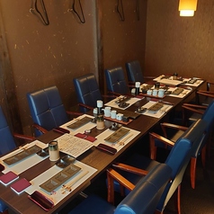 半個室10名様席。扉付きでほとんど個室状態。会食、宴会にオススメ。少しお席が狭く感じるかもしれませんが、利用可能。